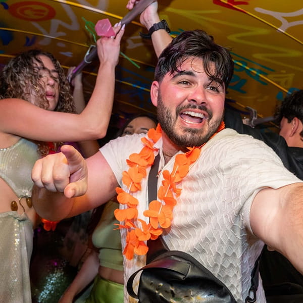 chiva-rumbera-en-cartagena-chiva-rumbera-alquiler-de-chiva-en-cartagena-alquiler-de-chivas-en-cartagena19-min